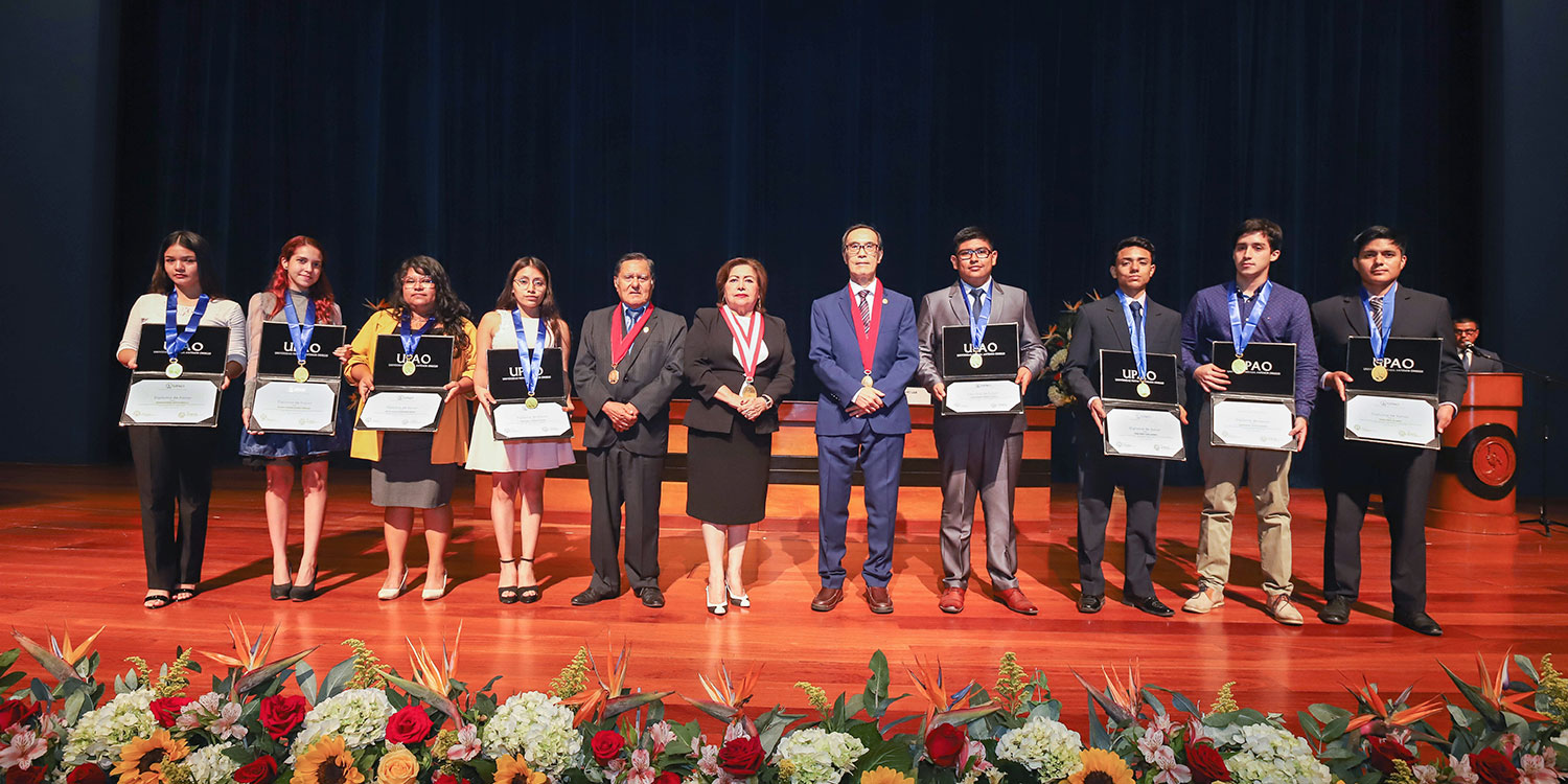 UPAO promueve la competitividad - Durante su ceremonia de inauguración del año académico, premió con becas a quienes ocuparon los primeros puestos en el examen de admisión 2023-I